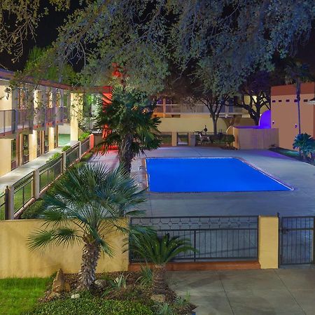 Days Inn By Wyndham Uvalde Εξωτερικό φωτογραφία