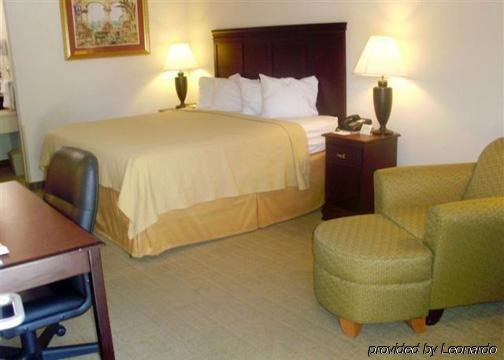 Days Inn By Wyndham Uvalde Δωμάτιο φωτογραφία