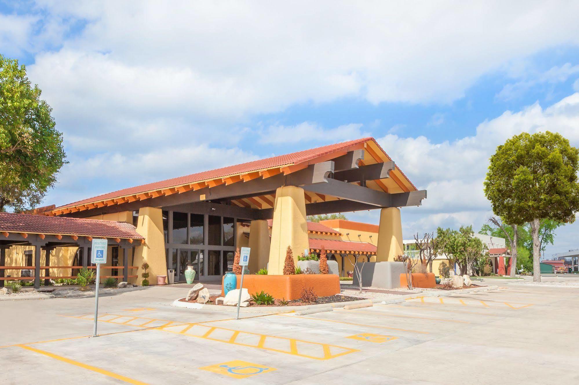 Days Inn By Wyndham Uvalde Εξωτερικό φωτογραφία