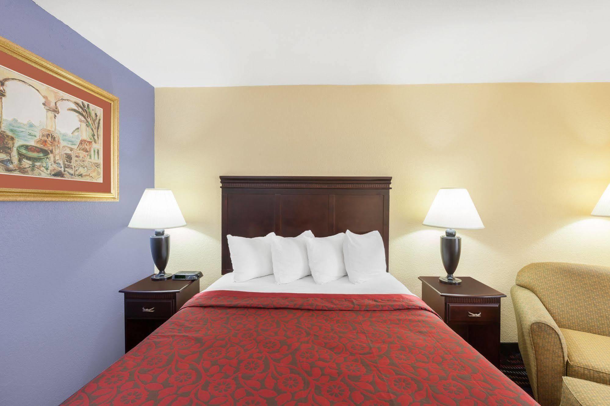 Days Inn By Wyndham Uvalde Εξωτερικό φωτογραφία